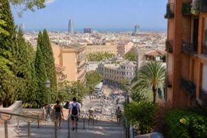 découvrez barna, la ville catalane, au-delà de ses célèbres ruelles : culture, histoire, gastronomie et trésors cachés vous attendent.