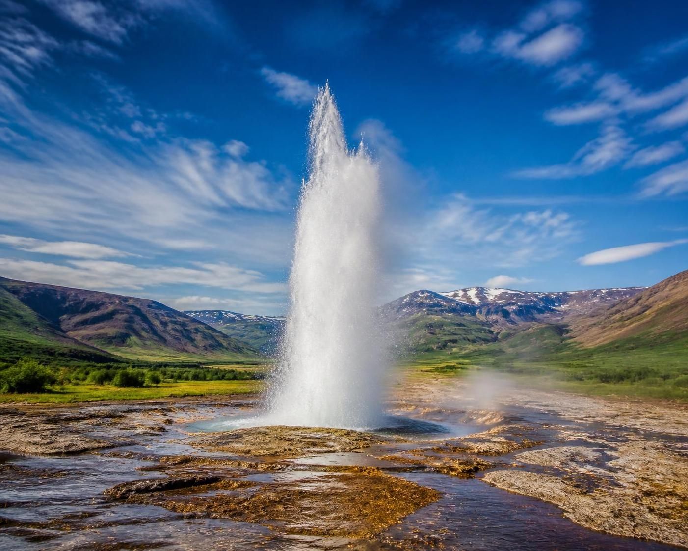 découvrez pourquoi les geysers d'islande captivent les voyageurs du monde entier, entre phénomènes naturels spectaculaires et paysages uniques à couper le souffle.