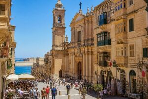 découvrez les trésors culturels de malte ville, la capitale riche en histoire, musées, monuments et traditions fascinantes à explorer lors de votre visite.