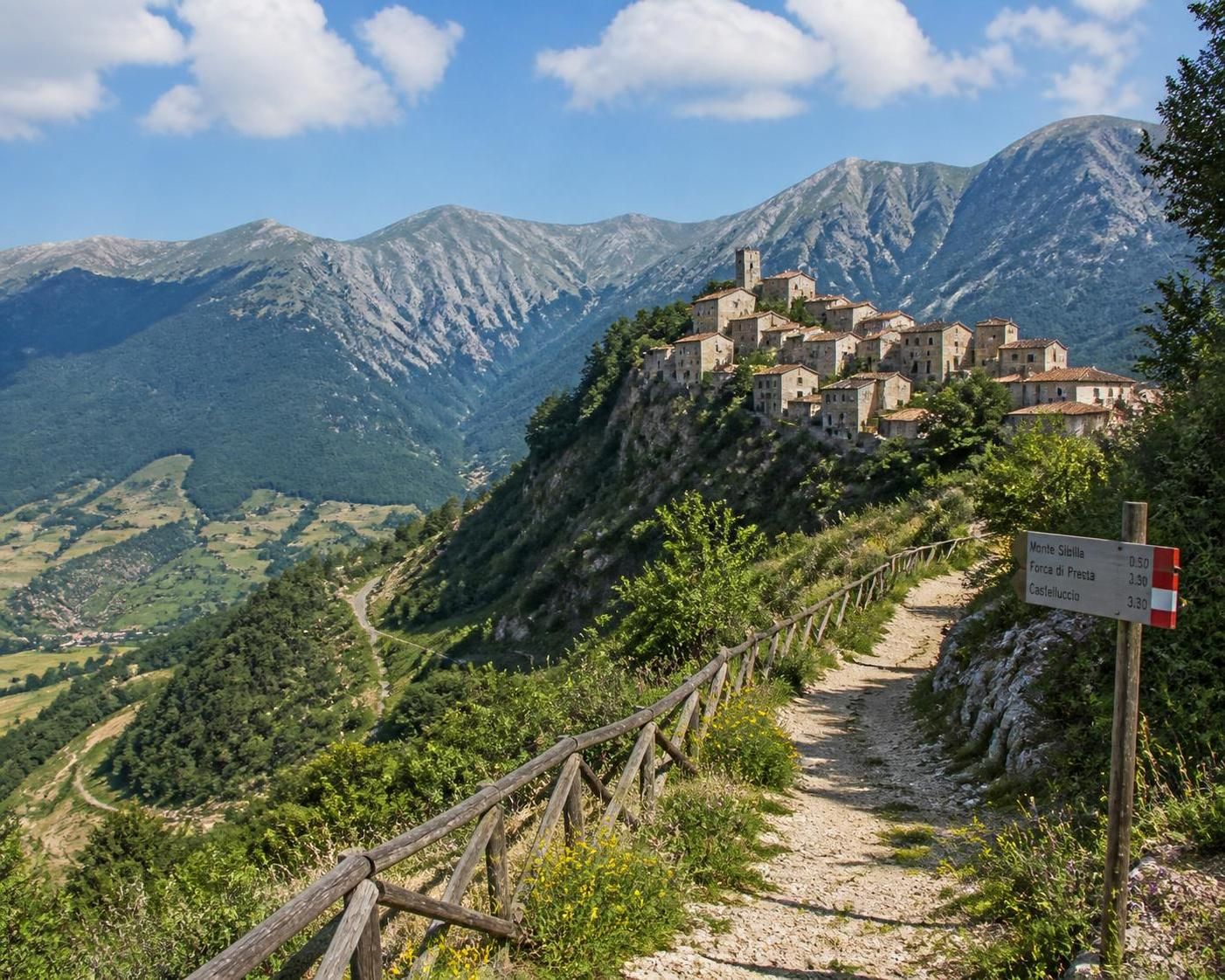 découvrez les meilleures randonnées pour explorer l'italie méconnue. conseils et itinéraires pour une marche authentique au cœur de paysages naturels et culturels préservés.