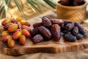 découvrez les calories des dattes fraîches, medjoul et séchées, et apprenez à choisir la variété idéale selon vos besoins nutritionnels et vos goûts.