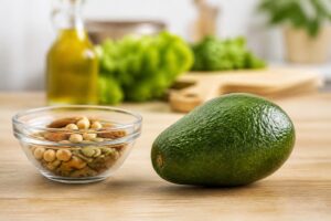 découvrez combien de calories contient un avocat entier et explorez ses bienfaits nutritionnels pour une alimentation saine et équilibrée.