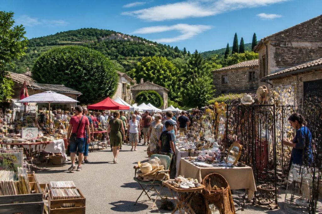 découvrez les meilleures brocantes et vide-greniers en ardèche à ne pas manquer en 2024. explorez des trésors uniques et profitez d'événements incontournables toute l'année.